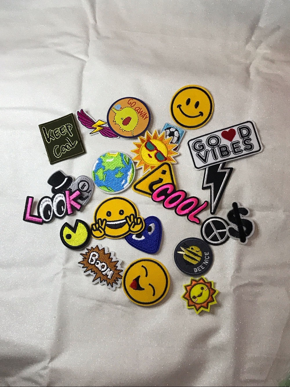 22 Cool Emoji Iron-On Patches Set - Multicolor